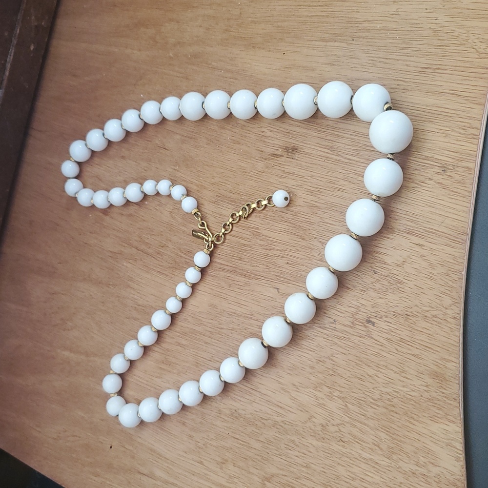 Monet || Vintage White Gold Round  Bead Necklace Strung On Chain. DW665